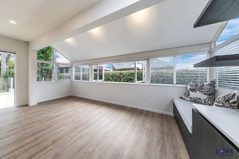 Photo of property in 1/2 Hauraki Road, Hauraki, Auckland, 0622