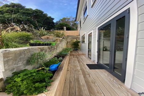 Photo of property in 35 Melbourne Road, Island Bay, Wellington, 6023