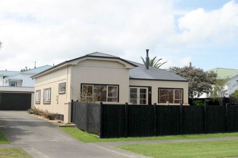 Photo of property in 16 Hurworth Place, College Estate, Whanganui, 4500