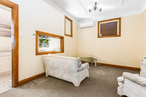 Photo of property in 81 Northland Road, Northland, Wellington, 6012