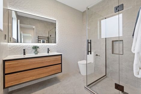 Photo of property in 36 Skulander Crescent, Orewa, 0931