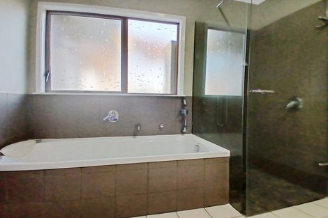 Photo of property in 36 James Evans Drive, Northcote, Auckland, 0627