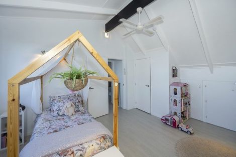 Photo of property in 2/813 East Coast Road, Northcross, Auckland, 0630