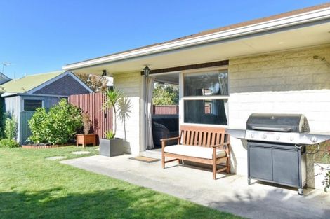 Photo of property in 2/10 Salford Avenue, Redwood, Christchurch, 8051