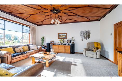 Photo of property in 72 Timaru Road, Waimate, 7924