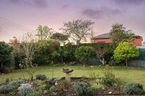 Photo of property in 1/47 Eastcliffe Road, Castor Bay, Auckland, 0620