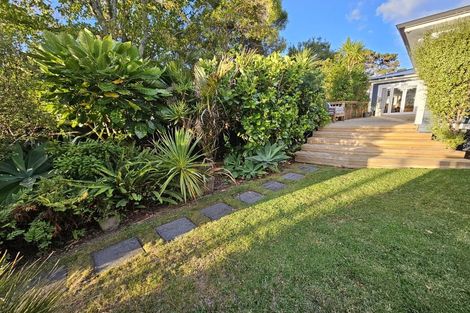 Photo of property in 5 Bayside Avenue, Te Atatu Peninsula, Auckland, 0610