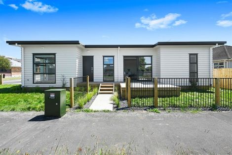 Photo of property in 1/2 Searancke Place, Fairfield, Hamilton, 3214