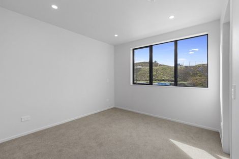 Photo of property in 30 Turtleback Avenue, Whitby, 5024