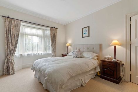 Photo of property in 36 Onewa Road, Northcote Point, Auckland, 0627