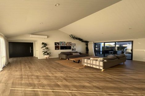 Photo of property in 12 Irvines Track, Halswell, Christchurch, 8025