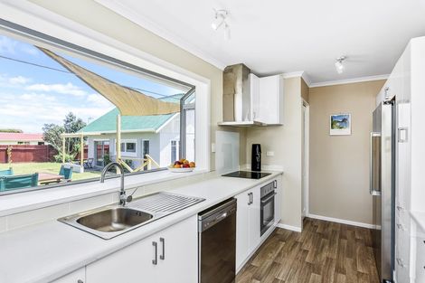 Photo of property in 60 Te Kupe Road, Paraparaumu Beach, Paraparaumu, 5032