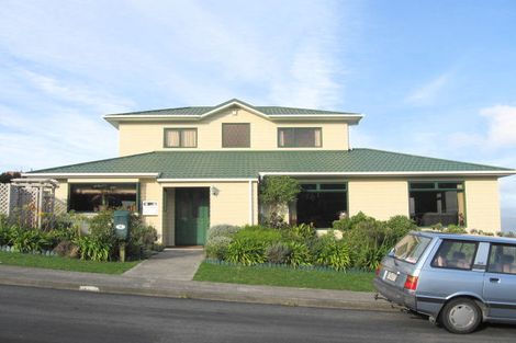 Photo of property in 66 Dress Circle, Newlands, Wellington, 6037