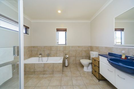 Photo of property in 6 Diamond Court, Ashhurst, 4810