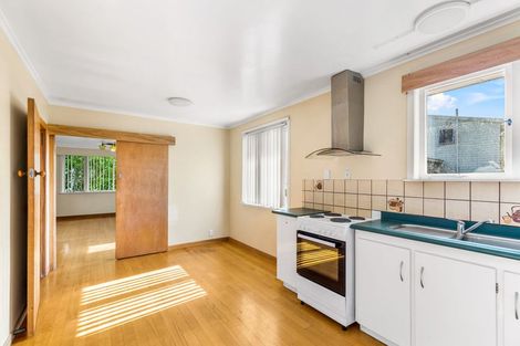 Photo of property in 20 Stokes Avenue, Te Atatu Peninsula, Auckland, 0610