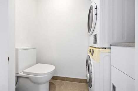 Photo of property in 3/6 South Pacific Place, Henderson, Auckland, 0612