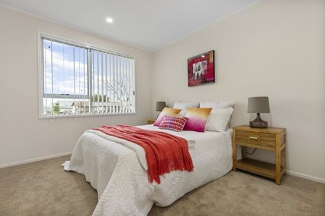Photo of property in 122 Shifnal Drive, Randwick Park, Auckland, 2105