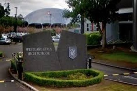 Photo of property in 1/279 Sunset Road, Sunnynook, Auckland, 0632