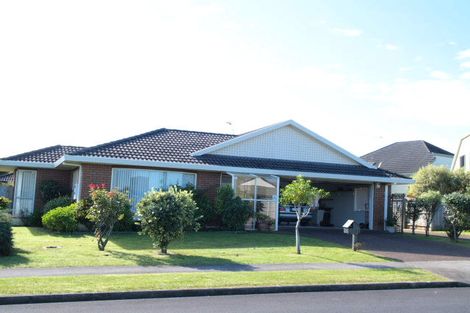 Photo of property in 1/49 Matterhorn Crescent, Northpark, Auckland, 2013