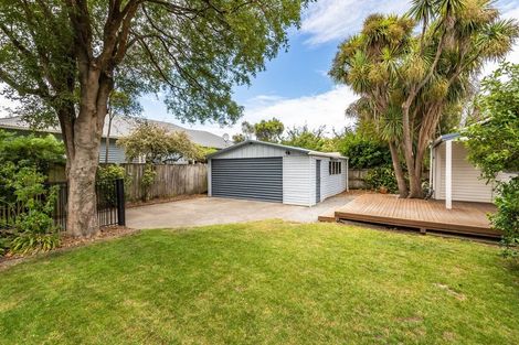 Photo of property in 6 Sandwich Road, Beckenham, Christchurch, 8023