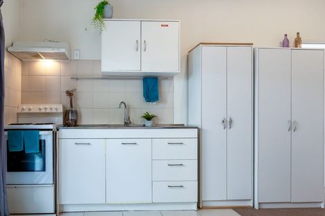 Photo of property in 2a Taupo Street, Green Bay, Auckland, 0604