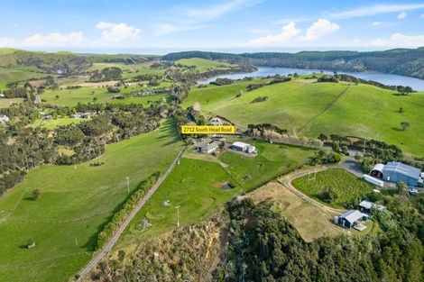 Photo of property in 2712 South Head Road, South Head, Helensville, 0874