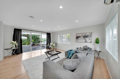 Photo of property in 60 De Quincey Terrace, Highland Park, Auckland, 2010