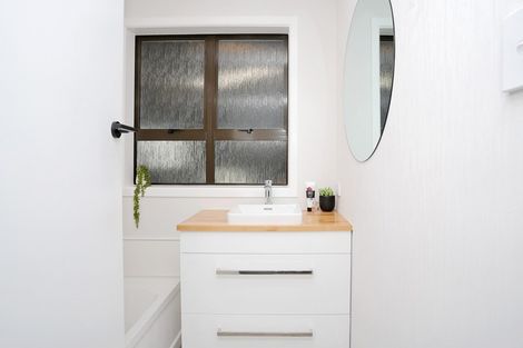 Photo of property in 27 Holloway Street, Waikiwi, Invercargill, 9810