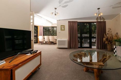 Photo of property in 33a Island Bay Road, Beach Haven, Auckland, 0626