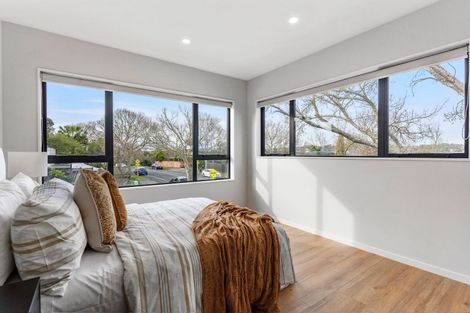 Photo of property in 43d Mirrabooka Avenue, Botany Downs, Auckland, 2010