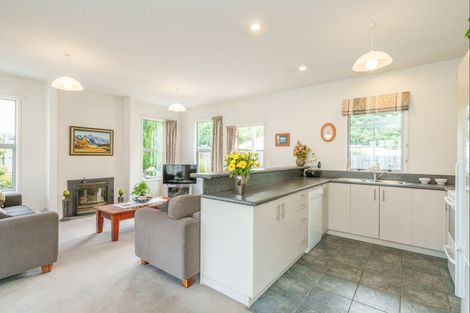 Photo of property in 12 Fletcher Way, Arrowtown, 9302