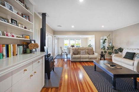 Photo of property in 56 Parkhill Road, Mellons Bay, Auckland, 2014