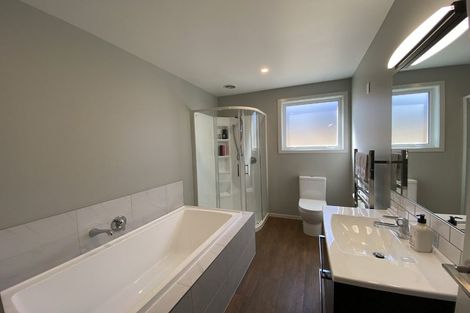 Photo of property in 31 Shepherd Road, Jacks Point, Queenstown, 9371