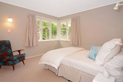 Photo of property in 2/16 Cresta Avenue, Beach Haven, Auckland, 0626