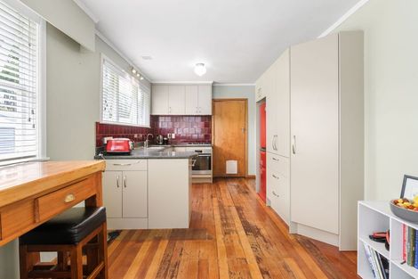 Photo of property in 16 Walsh Street, Forest Lake, Hamilton, 3200