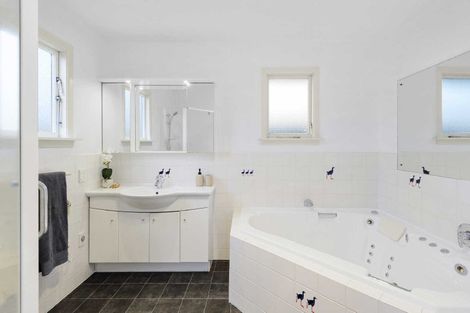 Photo of property in 64 Parkstone Avenue, Ilam, Christchurch, 8041