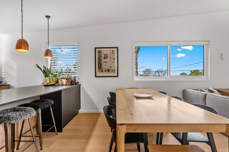 Photo of property in 37a Parr Terrace, Castor Bay, Auckland, 0620