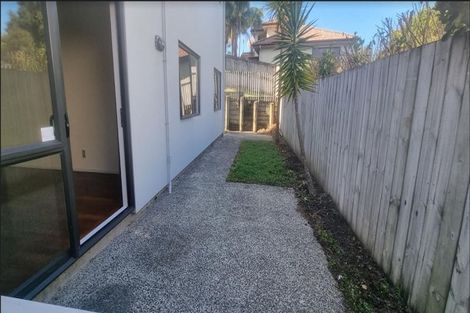 Photo of property in 28 Catlins Place, Fairview Heights, Auckland, 0632
