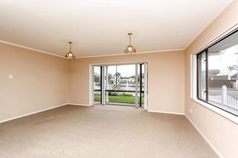 Photo of property in 19 Paynters Avenue, Strandon, New Plymouth, 4312