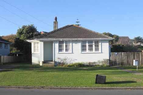 Photo of property in 7 Kapiti Crescent, Titahi Bay, Porirua, 5022
