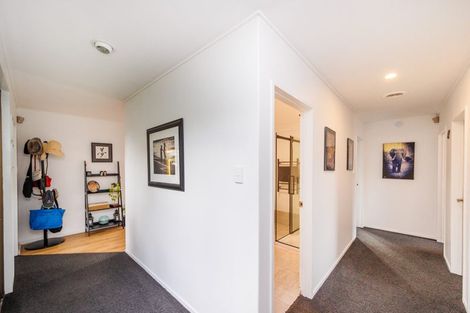 Photo of property in 9 Truscott Grove, Awapuni, Palmerston North, 4412