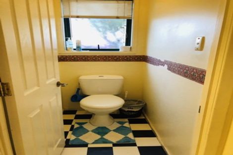 Photo of property in 302 Wairau Road, Glenfield, Auckland, 0629