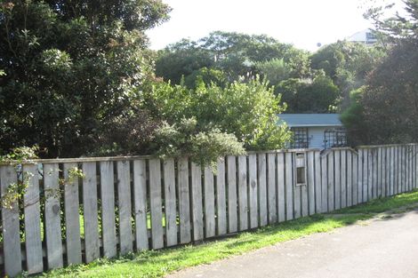 Photo of property in 75 Gloaming Hill, Titahi Bay, Porirua, 5022