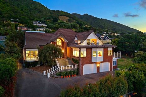 Photo of property in 105 Winara Avenue, Waikanae, 5036