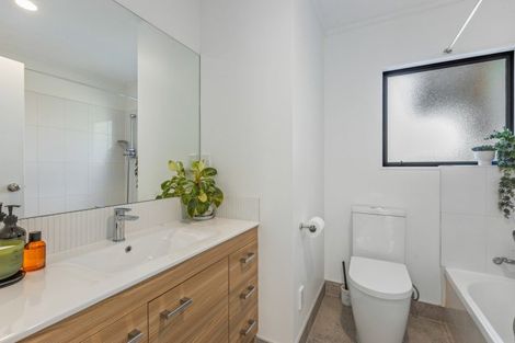 Photo of property in 2/67 Donald Street, Stanmore Bay, Whangaparaoa, 0932