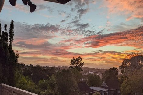 Photo of property in 2/74 Ayton Drive, Totara Vale, Auckland, 0629