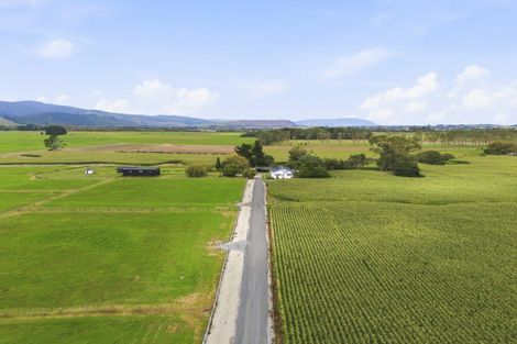 Photo of property in 225 Kuku Beach Road, Kuku, Manakau, 5570