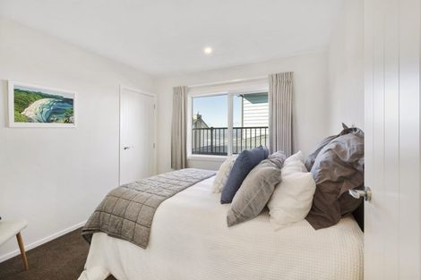 Photo of property in 12 Promontory Crescent, Newlands, Wellington, 6037