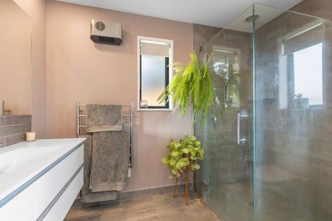 Photo of property in 17 Tara Crescent, Woodend, 7610