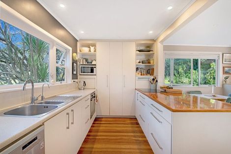 Photo of property in 80 Mountain Road, Henderson Valley, Auckland, 0612